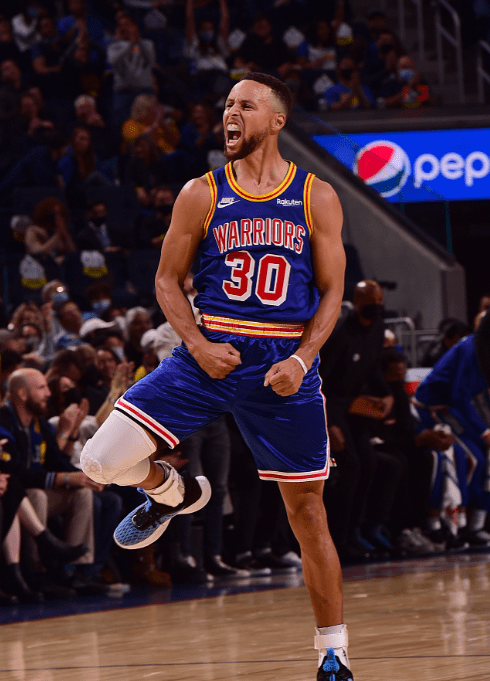 谢娜第一次下场打高尔夫获老公陪伴，甜喊张杰“老张”羡煞旁人（谢娜首次挥杆高尔夫，张杰贴身相伴，甜喊“老张”撒糖惹人羡）