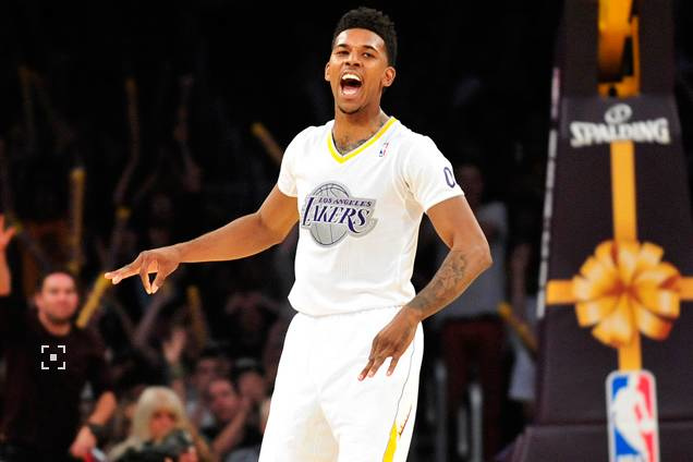 西甲榜首之争再次白热化（西甲榜首争夺再度升温）