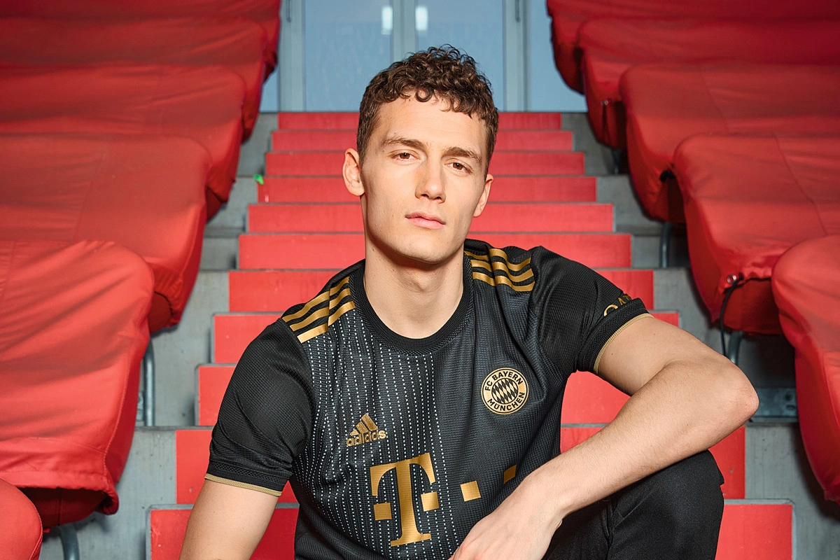 莫雷托：塔瓦雷斯与沙特球队吉达联合进行谈判，不过在薪资方面还未谈拢（莫雷托：塔瓦雷斯与吉达联合洽谈，薪资条款尚未谈拢）