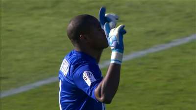 米切尔挺身而出打进还造犯规（米切尔关键时刻强攻打成并造成犯规）