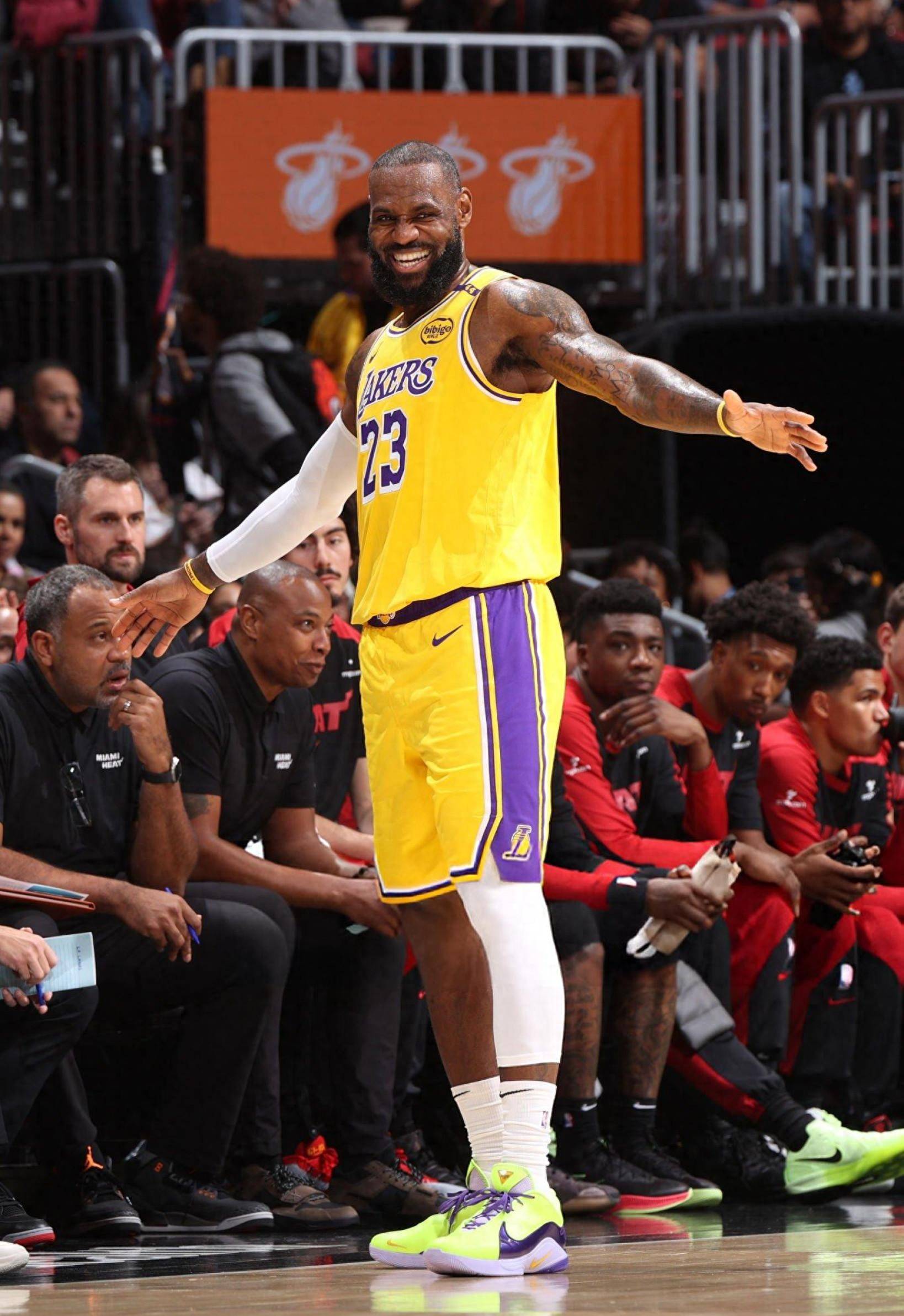 彭啸：说不遗憾是假的，更希望并肩作战过的兄弟们能越来越好（彭啸：说没有遗憾不现实，更盼曾并肩作战的兄弟们越来越好）