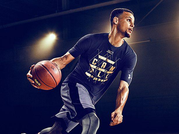 篮球赛场上的精彩瞬间：恩比德接球转身背筐出手（赛场高光一刻：恩比德接球转身背身跳投）