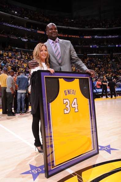 梅西出席梅西杯开幕活动，并与现场小球员们互动（梅西亮相梅西杯开幕式，与现场小球员亲切互动）