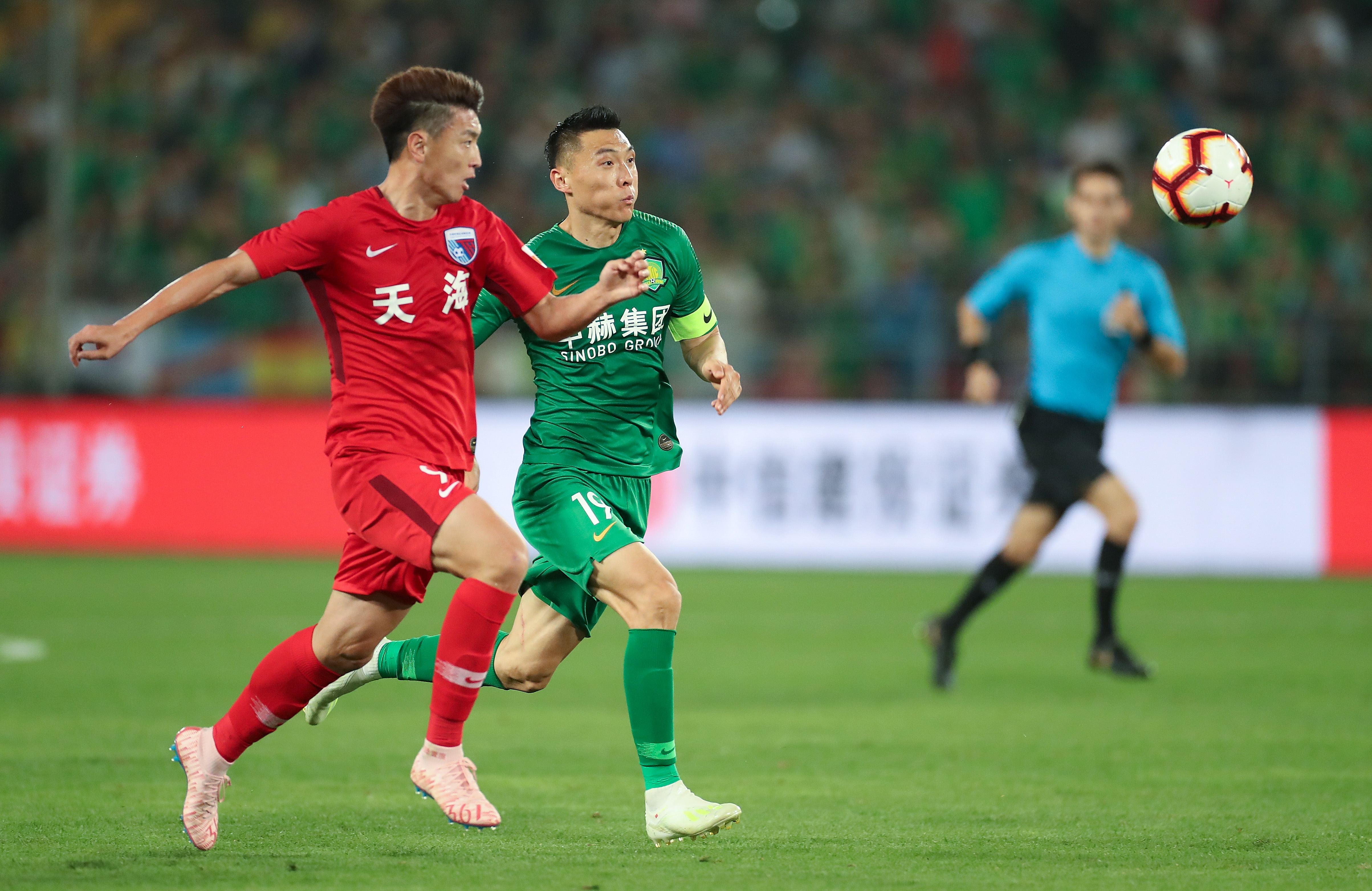 赖因德斯谈自己与德布劳内比较：我属于B2B中场，定位为8号位球员（赖因德斯谈与德布劳内对比：自认B2B型中场，司职8号位）