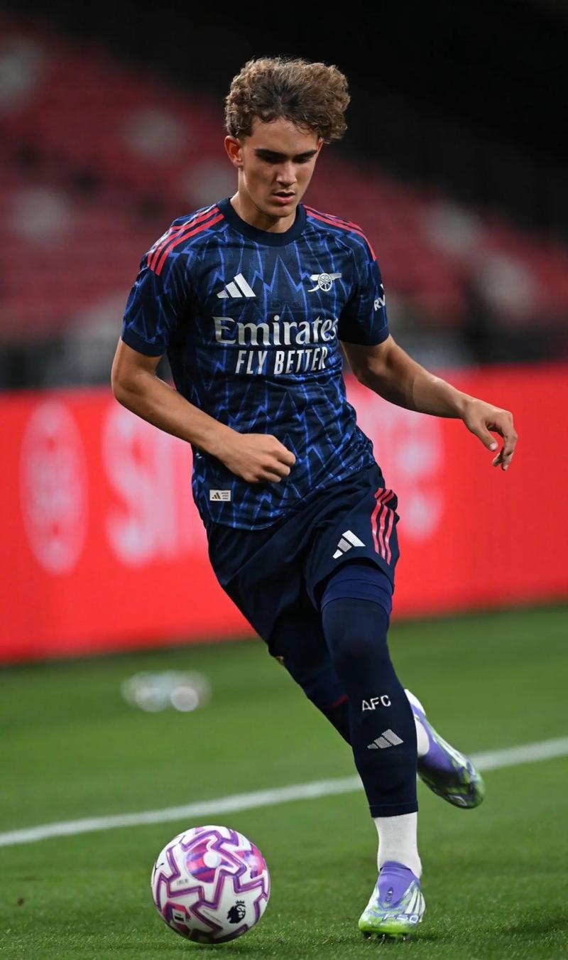 CBA杯“山东德比”裁判频繁纵容大动作引热议！媒体人质疑不作为（CBA杯山东德比爆争议：裁判屡纵粗暴动作惹热议，媒体人批执法不力）