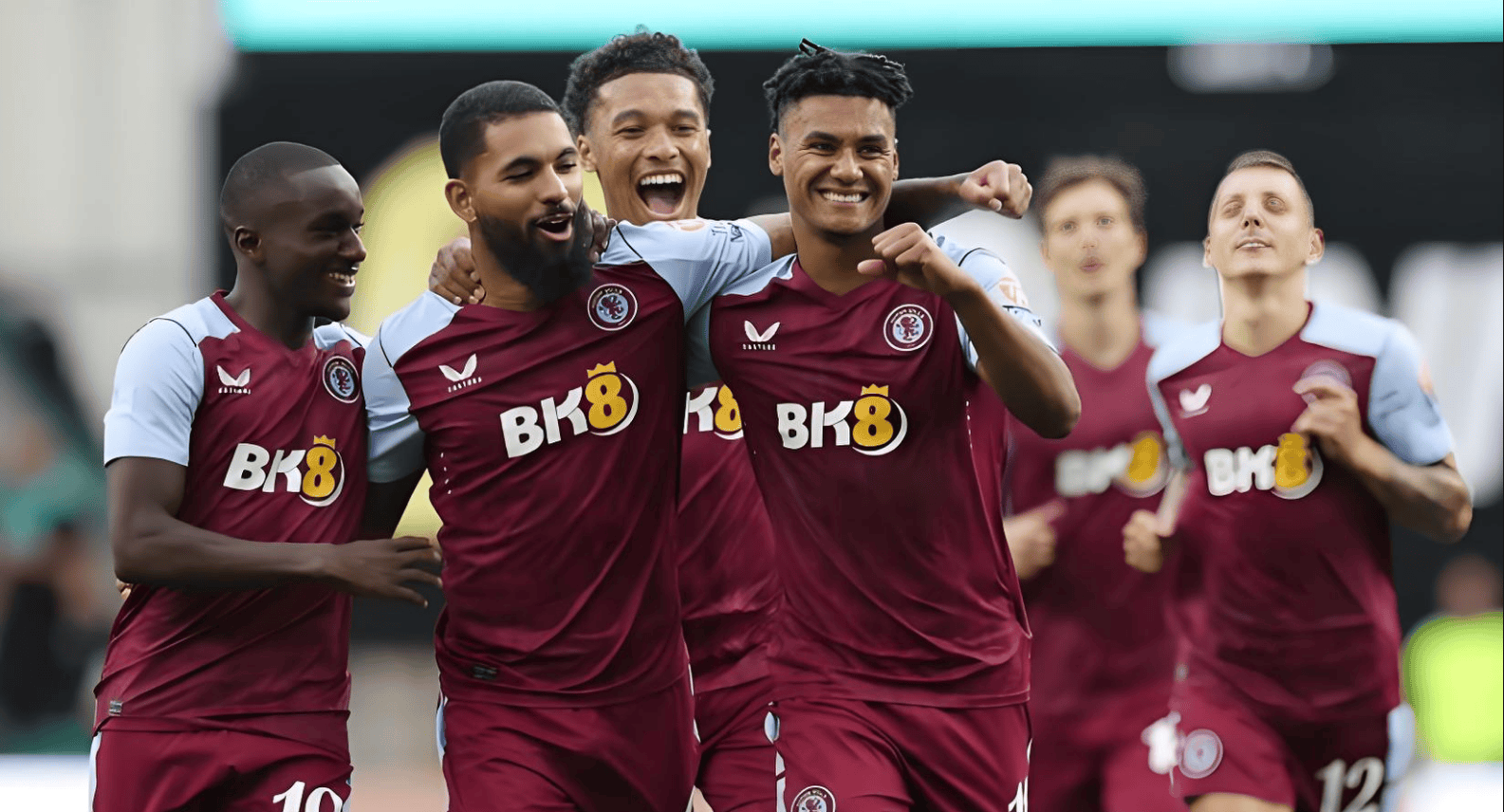 莱万西甲生涯进74球，同期单一联赛进球数仅次于哈兰德和凯恩（莱万西甲生涯斩获74球，同期单联赛进球仅逊哈兰德、凯恩）