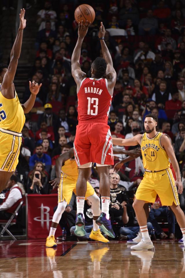 拉比奥特惊天远射助AC米兰让二追三（拉比奥特世界波助AC米兰两球落后连扳三球逆转）