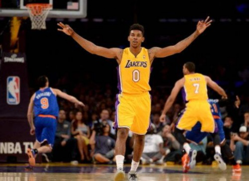 本赛季马克西出战了76人近82%的时间，断档领跑联盟（马克西本季为76人出场时间占比近82%，遥遥领先全联盟）