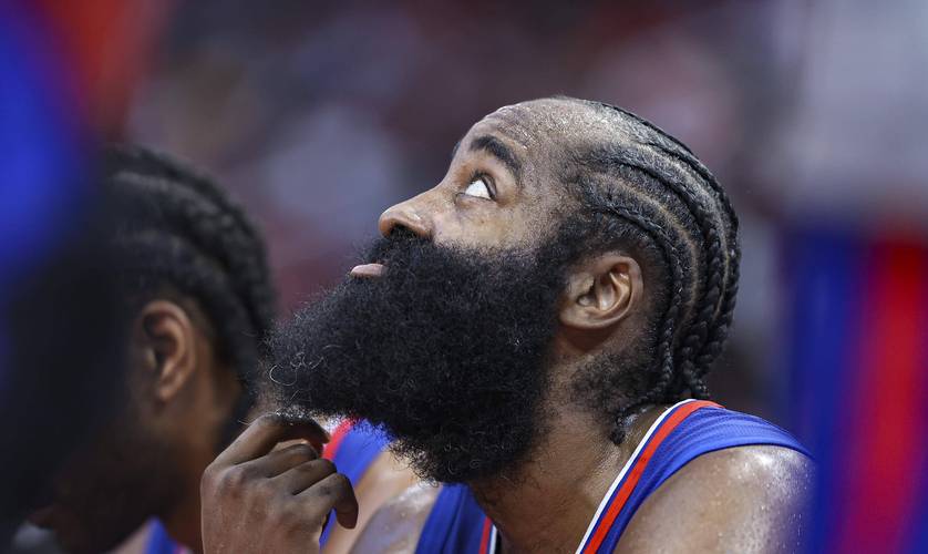 黄蜂主帅：我们没一个人能单防哈登，他真的是用各种方式得分（黄蜂主帅：无人能一对一限制哈登，他得分手段多样）