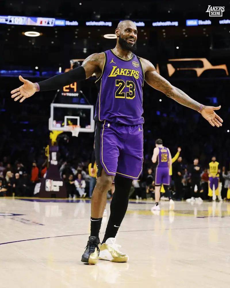 美记：某高管预计哈登会在今冬进入交易讨论，后者有“否决权”（美媒记者：有高管预计哈登今冬将进入交易讨论，且其拥有否决权）