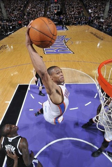 挺铁的！乔治半场9中2&三分5中1仅拿5分2板2助（手感冰凉！乔治半场9投2中、三分5投1中，仅得5分2篮板2助攻）