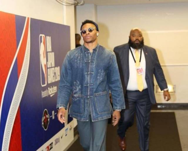 美记：鹈鹕不想直接裁掉锡安，但他最多也就能换个次轮签（美媒称：鹈鹕无意直接裁掉锡安，其交易回报顶多只是一个次轮签）