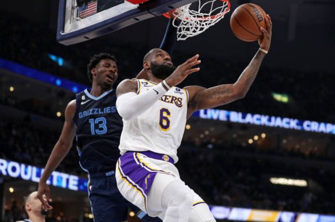 开拓者教练斯普利特执教表现引质疑（外界质疑开拓者主帅斯普利特的执教表现）