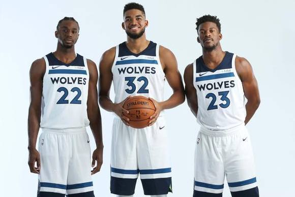 克林根在比赛中闪耀表现，单场贡献全面数据（克林根大放异彩，单场数据全面开花）