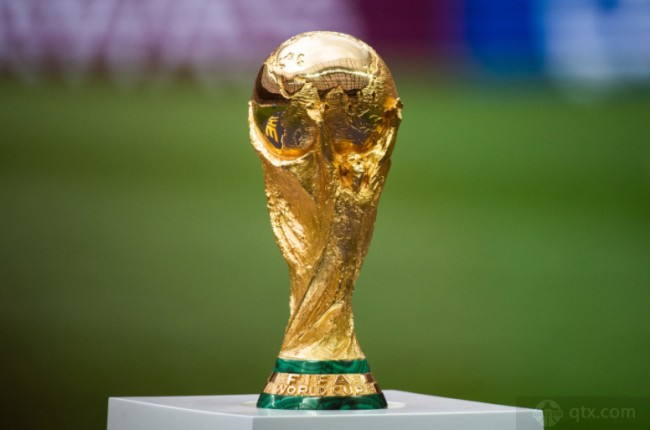 官方：因客战阿森纳的欧冠中球迷违规行为，拜仁被罚款7万欧（官方：拜仁因欧冠客战阿森纳期间球迷违规被罚7万欧元）