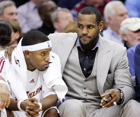 欧冠积分榜：阿森纳继续全胜领跑，拜仁3分之差位列第二（欧冠积分榜更新：阿森纳保持全胜领跑，拜仁以3分之差居第二）